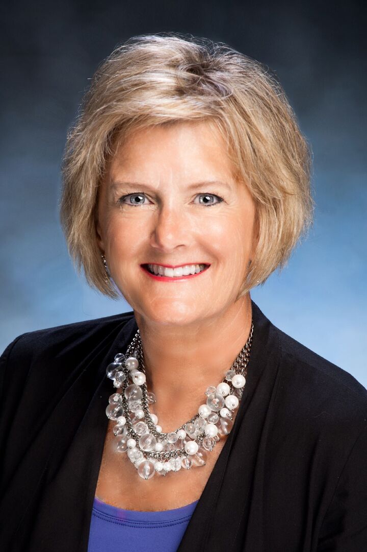 Lori Hacker, Sales Associate in East Lansing, Professionals