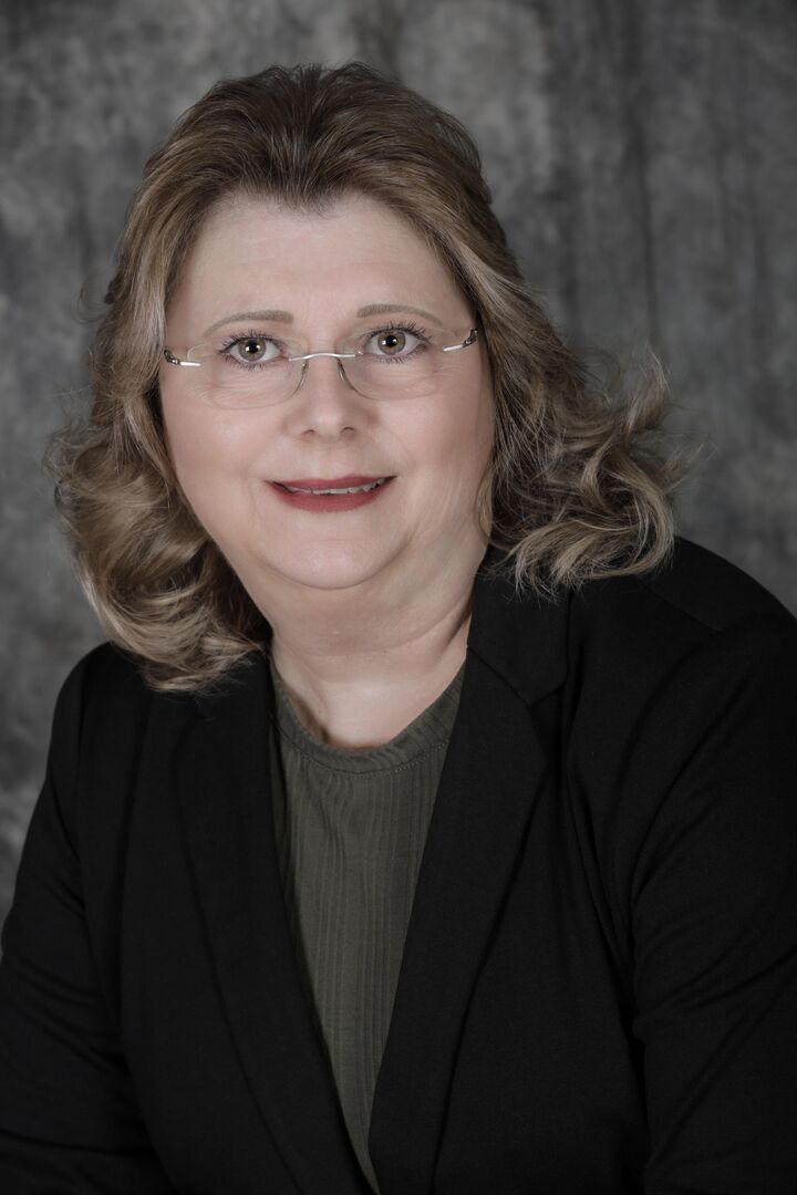 Sharon Johnson-Grafenauer, Real Estate Salesperson in Greenfield, Homesale Realty