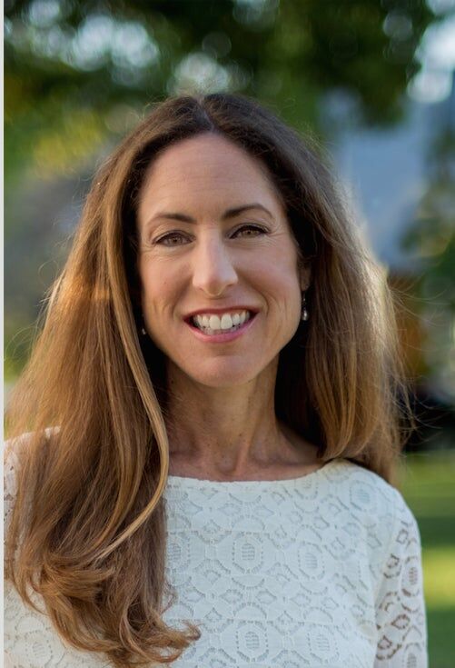Celeste Armstrong, Real Estate Salesperson in Glendale, Hallmark Realty