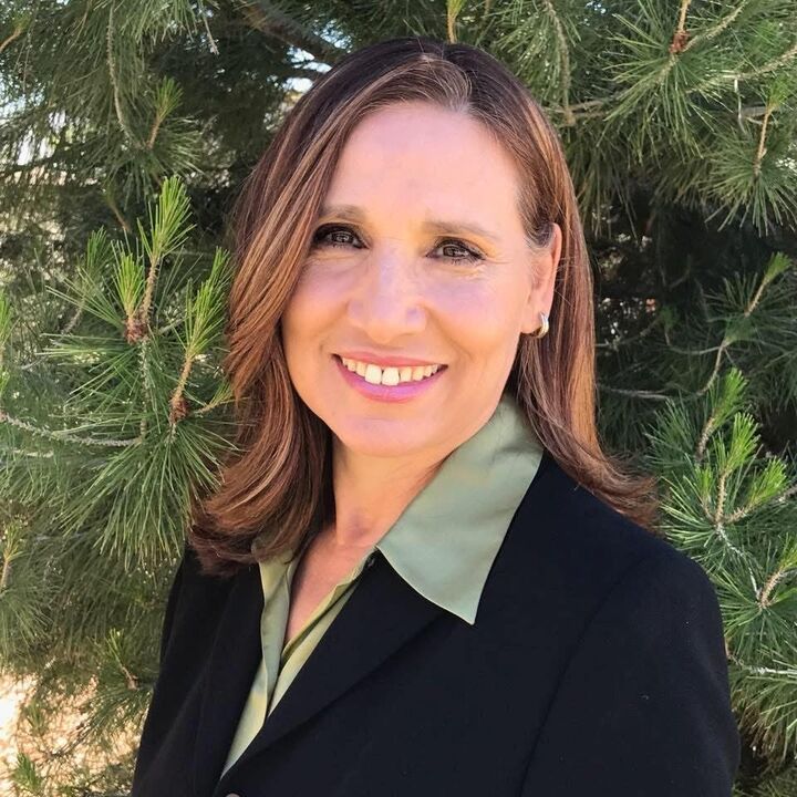 Gloria Morales, Real Estate Salesperson in Victorville, LEADERS