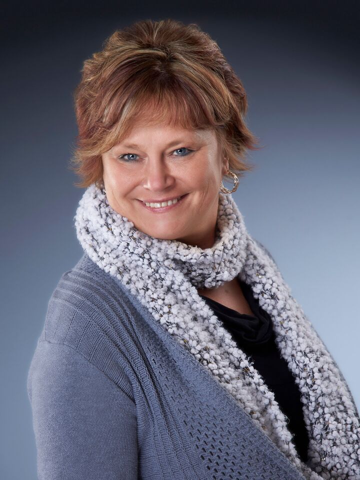 Jayne Alwin, Real Estate Salesperson in Schofield, Action