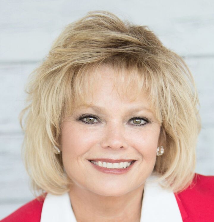 Lynn Wilhelm,  in Rochester, Professionals