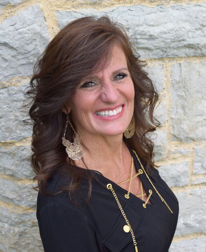 Lisa Nishwitz, Real Estate Salesperson in Vandalia, Heritage