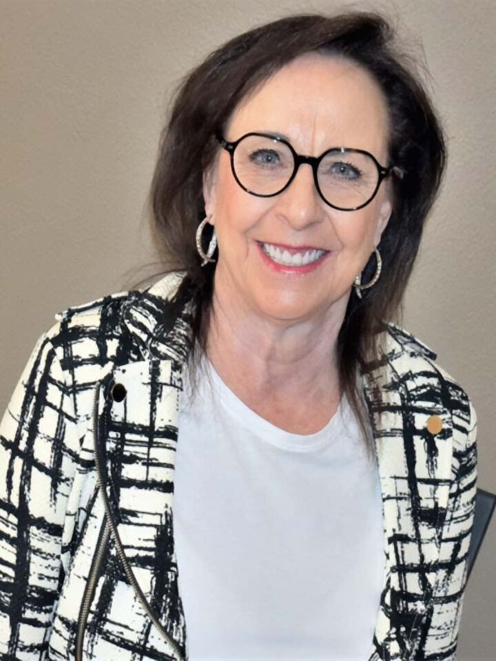 Donna Shipler, Associate Real Estate Broker in Roscoe, Affiliated
