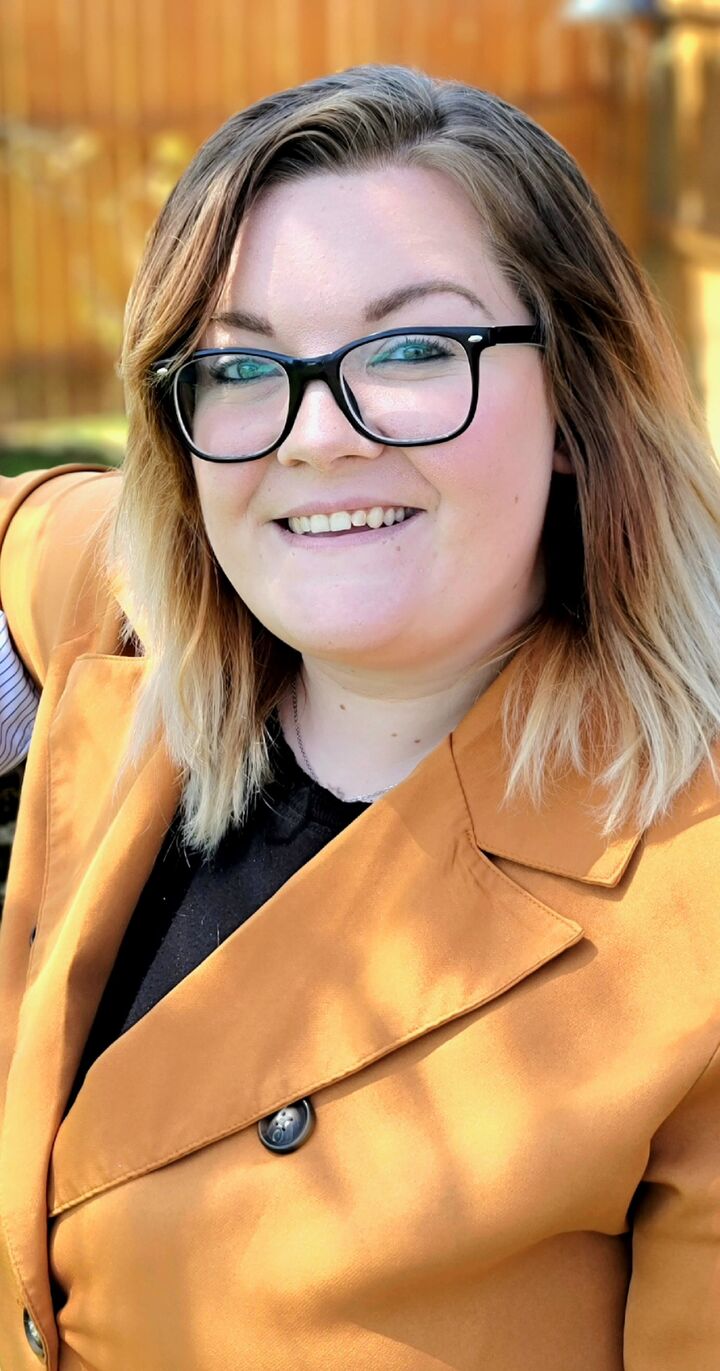Christina Hotaling, Real Estate Salesperson in Fulton, Leah's Signature