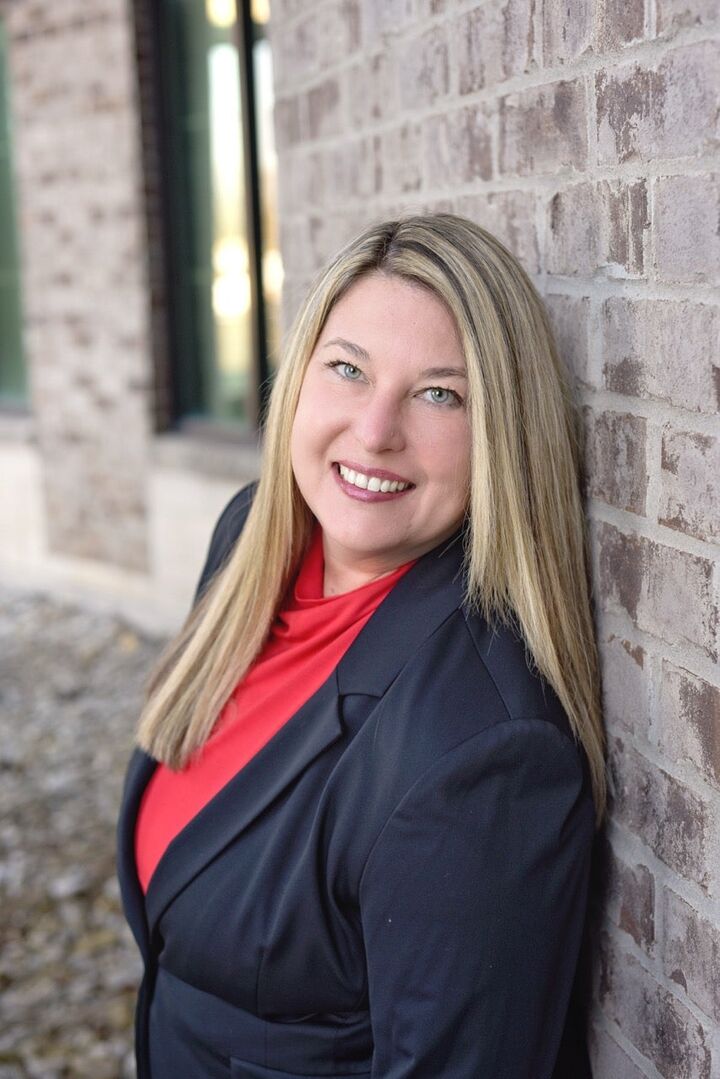 Ashlie Ossege, Real Estate Salesperson in Cincinnati, Heritage