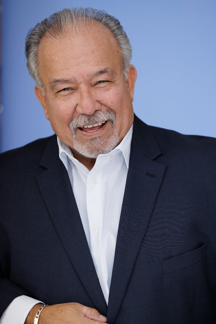 Octavio Solorio, Real Estate Salesperson in Glendale, Hallmark Realty