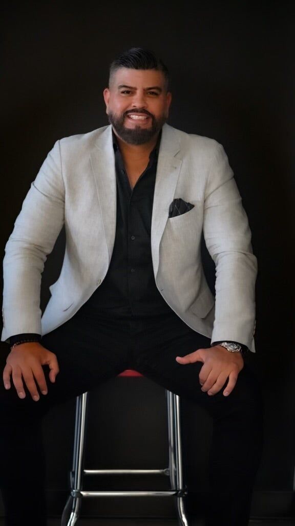 Abner Hinojos, Real Estate Salesperson in Downey, LOTUS