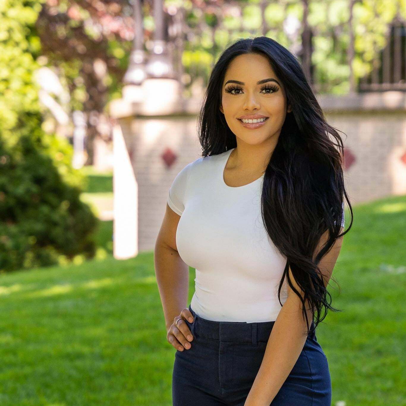 Jessica Chavez, Real Estate Salesperson in Holland, Schmidt Realtors