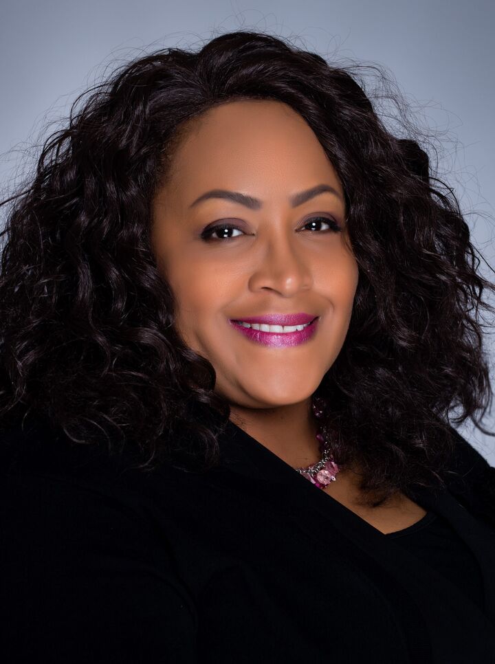 Linda Buckingham, Real Estate Salesperson in Las Vegas, Americana