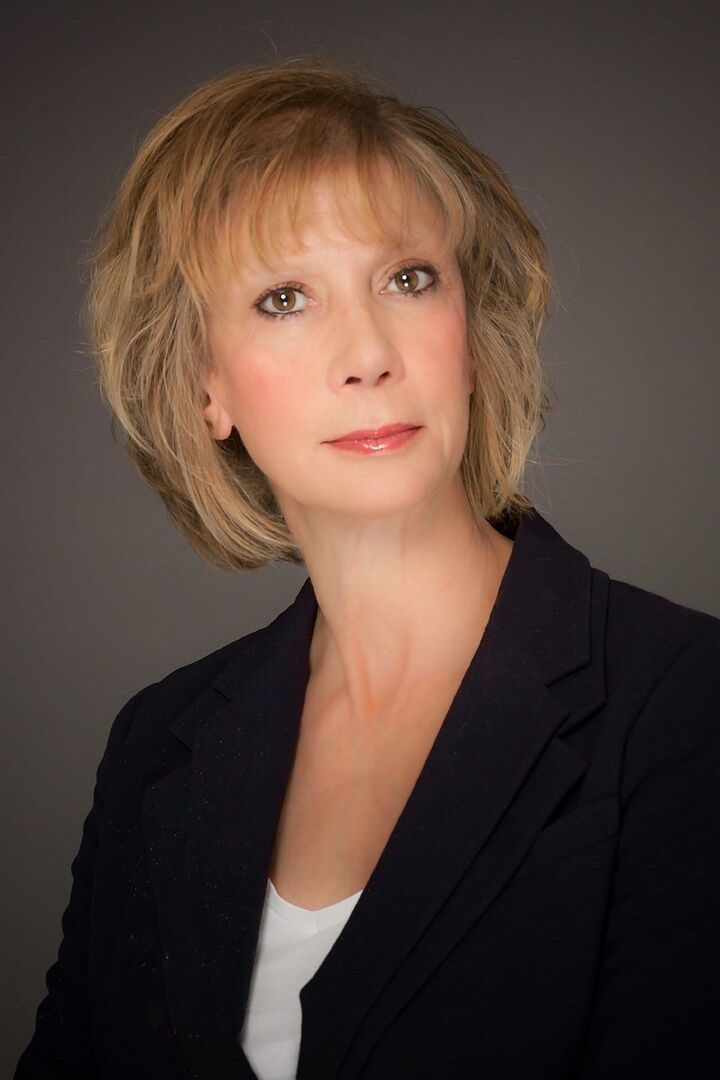 Suzanne Abbott, Real Estate Salesperson in Saint Louis, Premier Group