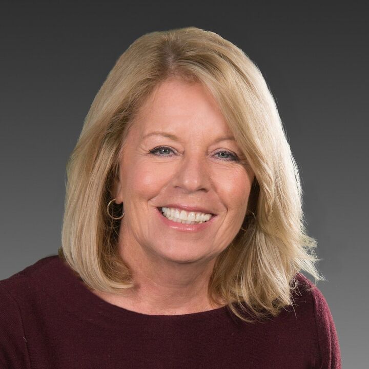 Linda Newcom,  in Shelby Township, Professionals