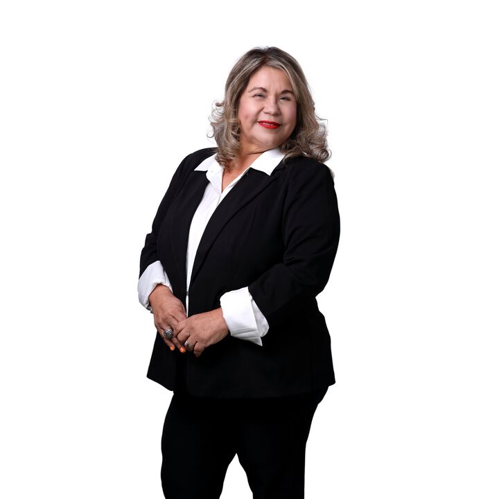 Ana Luna,  in Bloomington, Synergia Realty