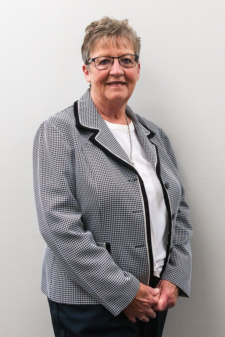 Regina Linkinoggor, Real Estate Salesperson in Vienna, Select Properties
