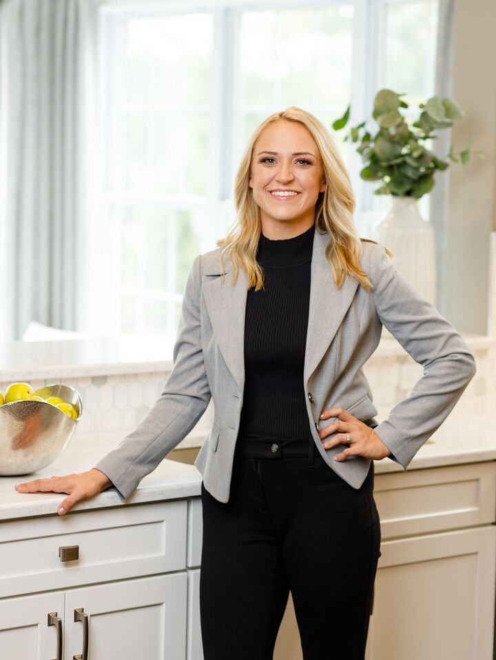 Karissa O'Neill, Real Estate Salesperson in Northville, Curran & Oberski