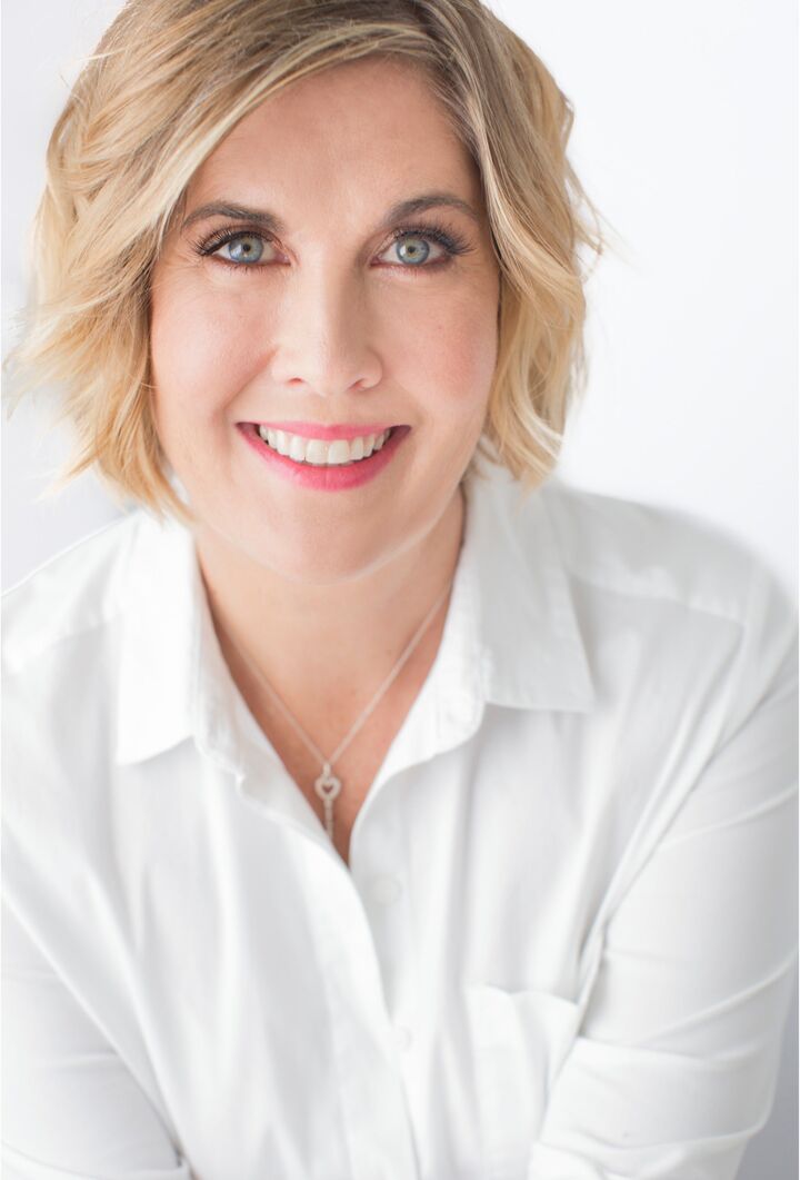 Suzi Reader, Real Estate Salesperson in Glendale, Hallmark Realty