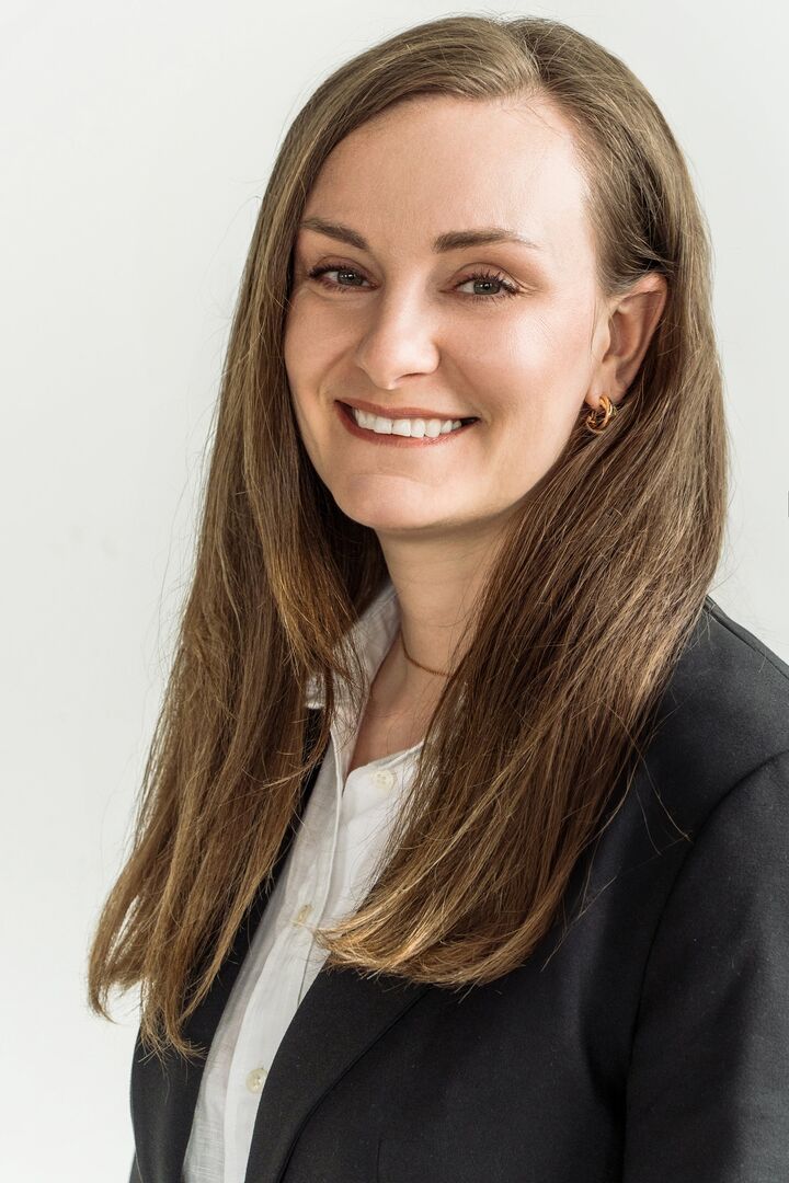 Irina Kalashnikova, Real Estate Salesperson in Southampton, Advantage Gold