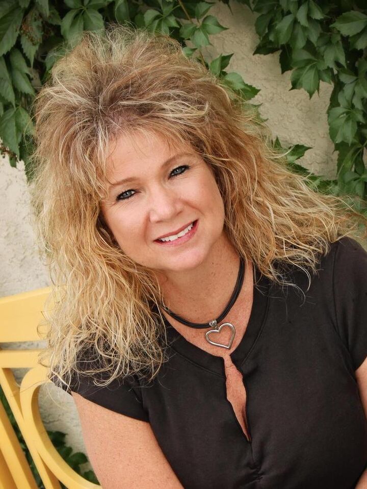 Lori Mallon, Real Estate Salesperson in Grand Junction, Distinctive Properties