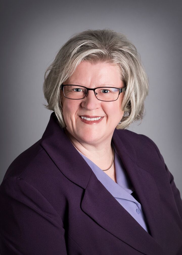 Wendy Holzenkamp, Real Estate Broker/Real Estate Salesperson in Escanaba, Schmidt Realtors