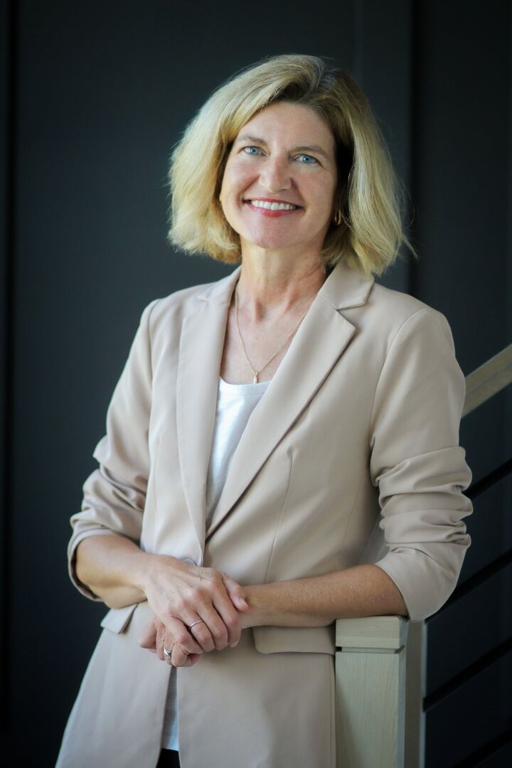 Mitzi Springle, Associate Real Estate Broker in Cary, Paracle