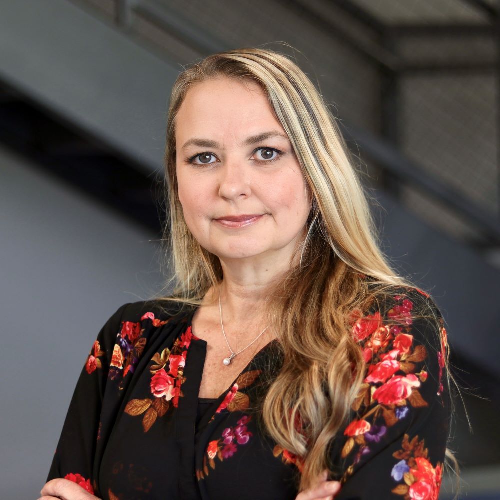 Chandra Irish, Real Estate Salesperson in Urbandale, Signature Real Estate