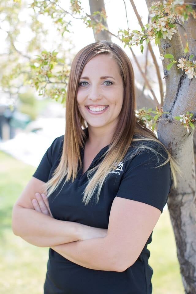 Angela Douglass, Real Estate Salesperson in Elko, Americana