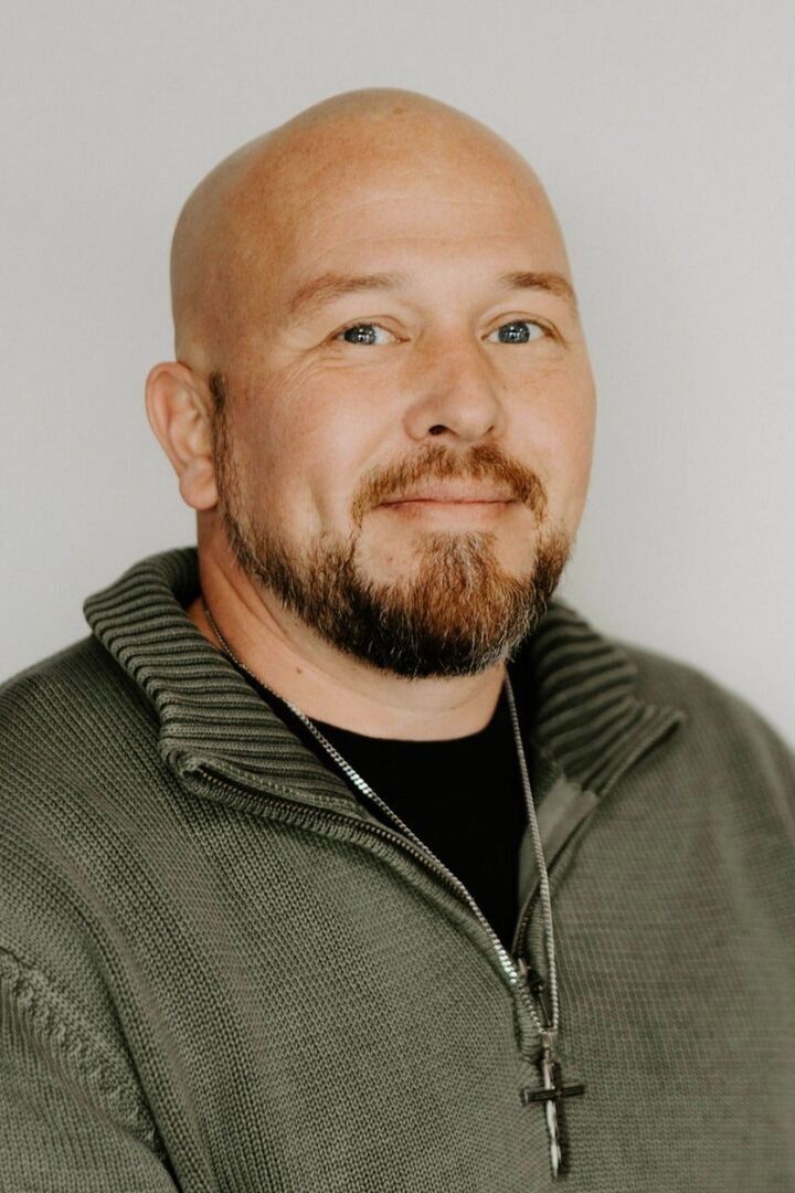 Josh Frost,  in Midland, Professionals