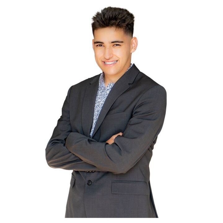 Gustavo Tabares,  in Bloomington, Synergia Realty