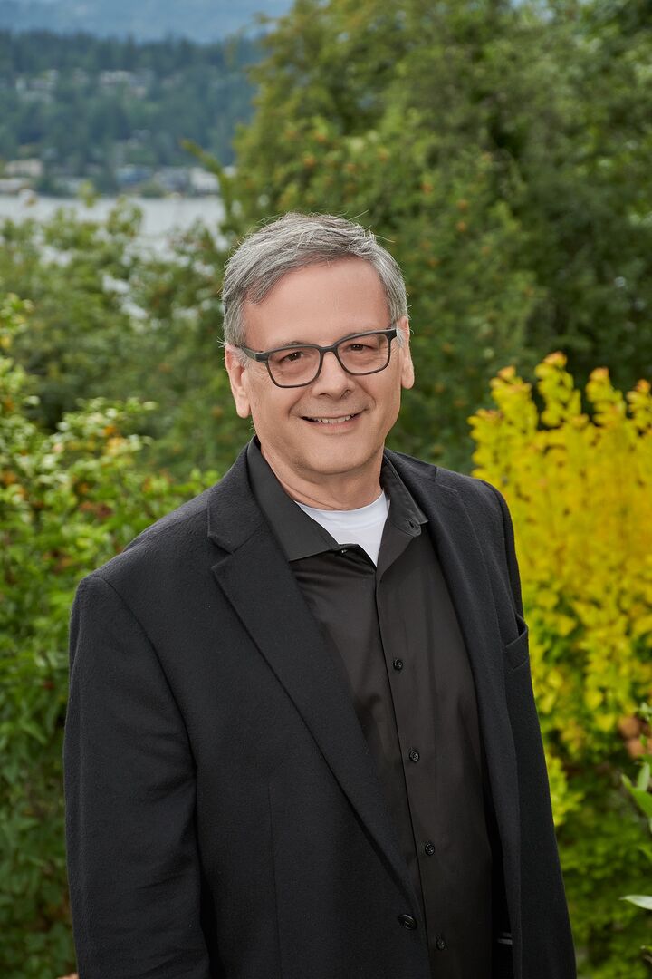 Darren Costa,  in Bellevue, Windermere