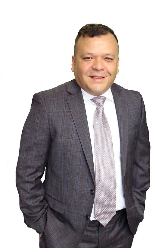 Efrain Varelas, Real Estate Broker in Victorville, LEADERS