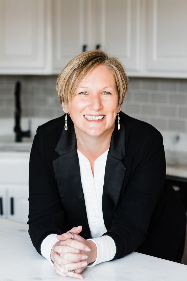 Tiffany Hunter, Real Estate Salesperson in Winchester, ERA OakCrest Realty, Inc.