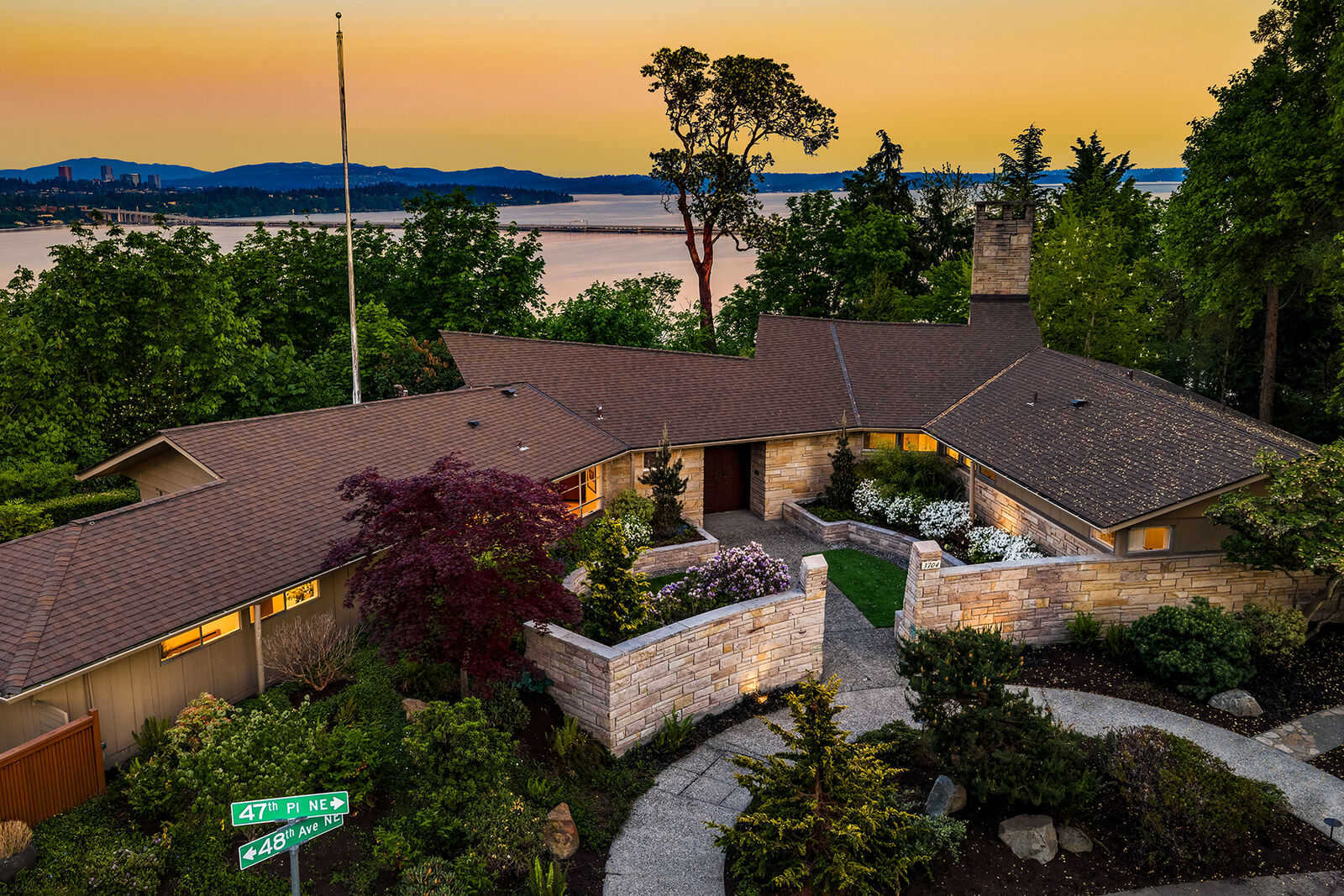 Property Photo: Lionel H. Pries MCM  3704  48th Avenue NE  WA 98105 