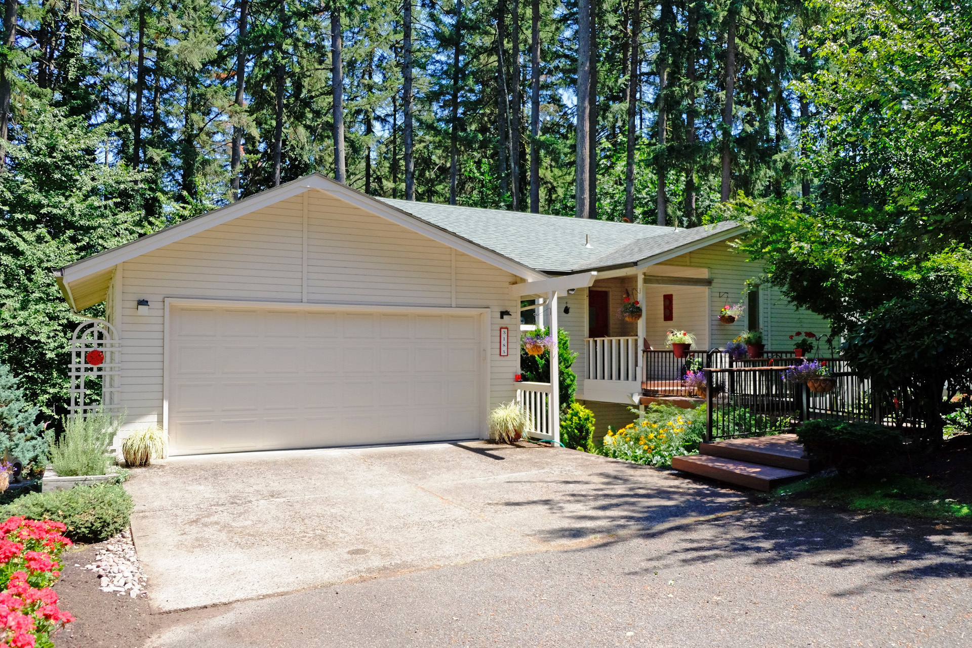 Property Photo:  3185 Agate St  OR 97405 