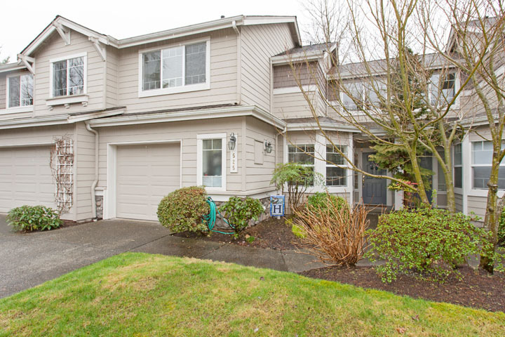 Property Photo:  525 Elma Ave NE  WA 98059 