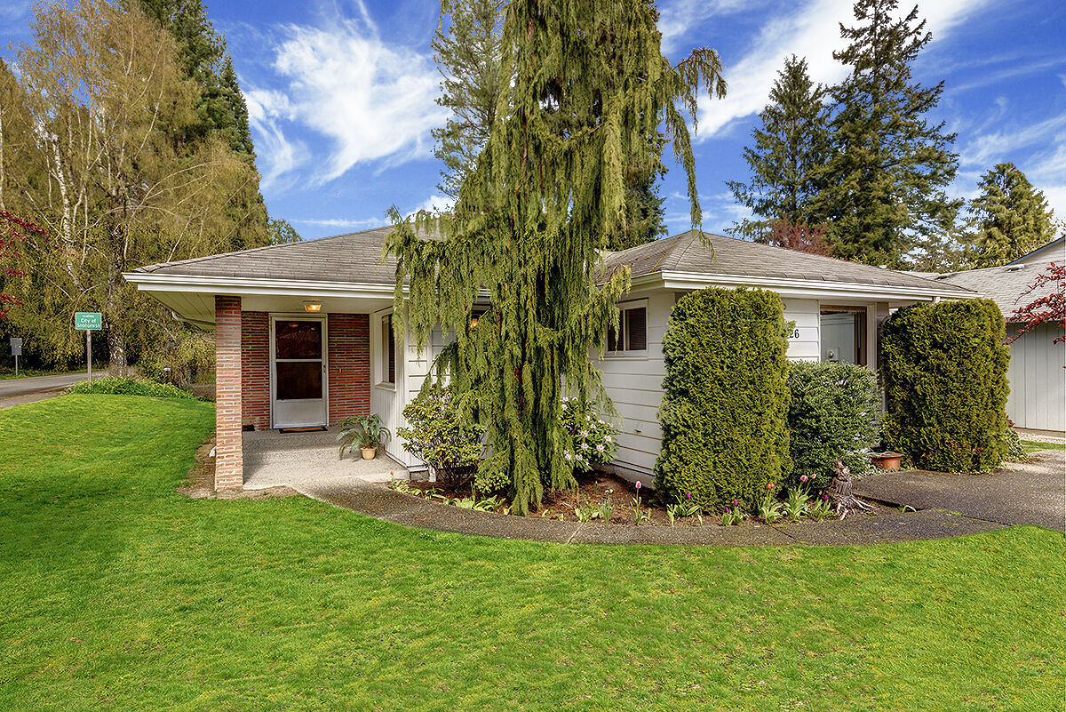 Property Photo:  526 Rainbow Place  WA 98290 