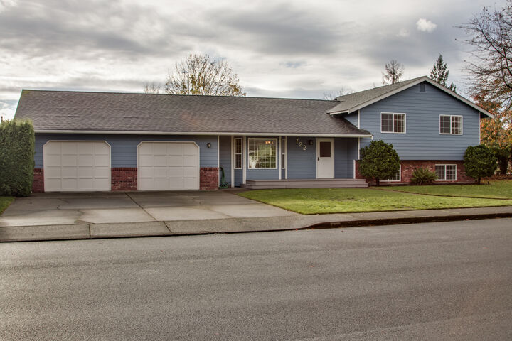 Property Photo: 722 Vine Street 722 Vine St WA 98264