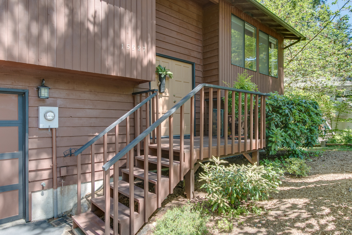 Property Photo: Entry 15527 187th Ave NE WA 98072