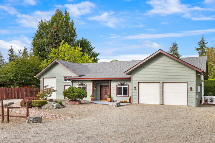 Property Photo: 11033 Mandus Olson Rd NE 11033 Mandus Olson Road NE WA 98110