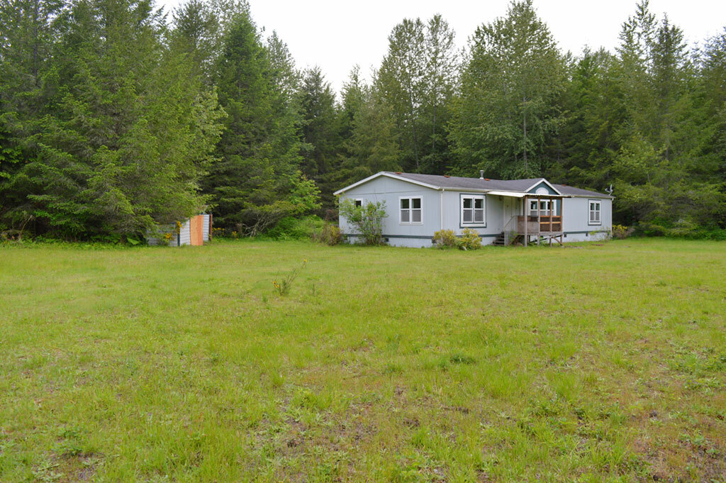 Property Photo:  102 Cabin Ct  WA 98355 