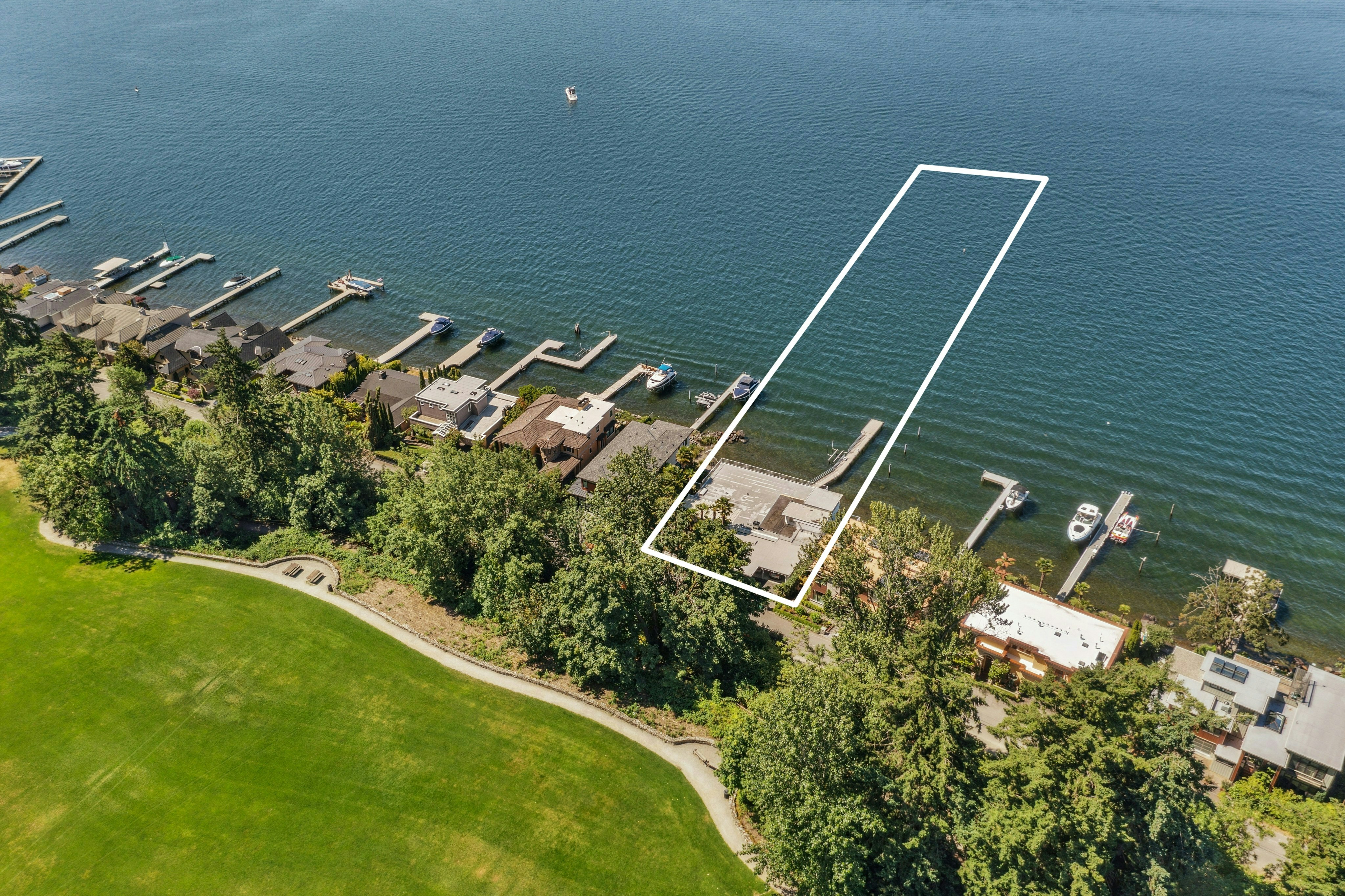 Property Photo: 195 Lake Avenue W WA 98033