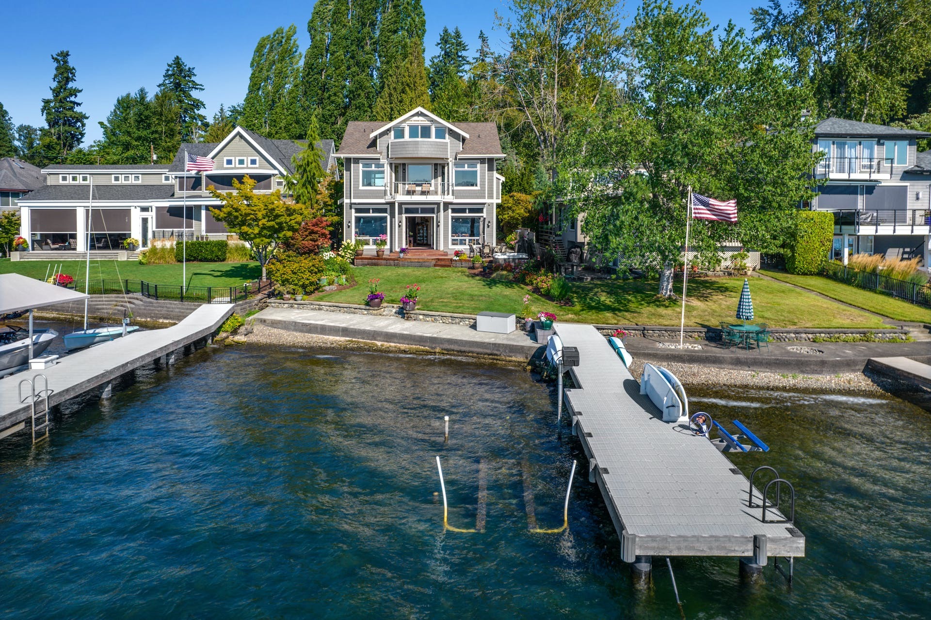 Property Photo:  1317 E Lake Sammamish Shore Lane SE  WA 98075 