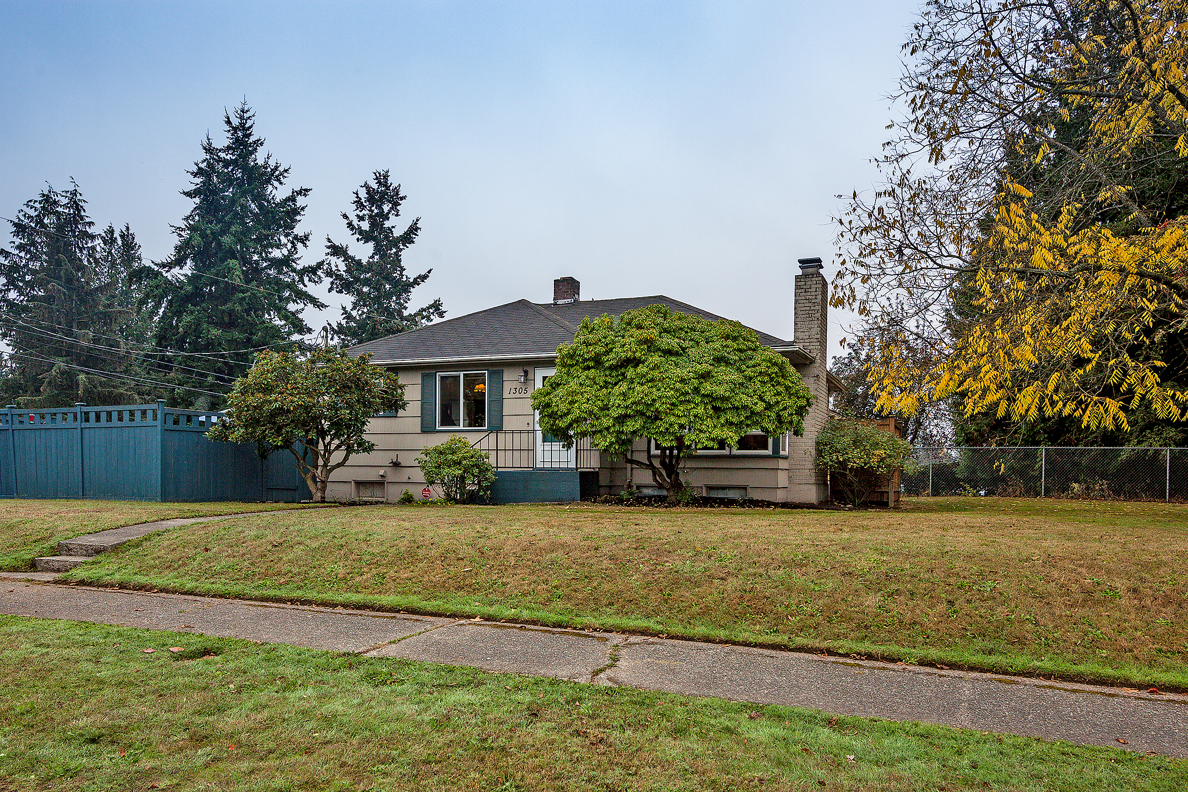 Property Photo:  1305 SW Trenton St  WA 98106 