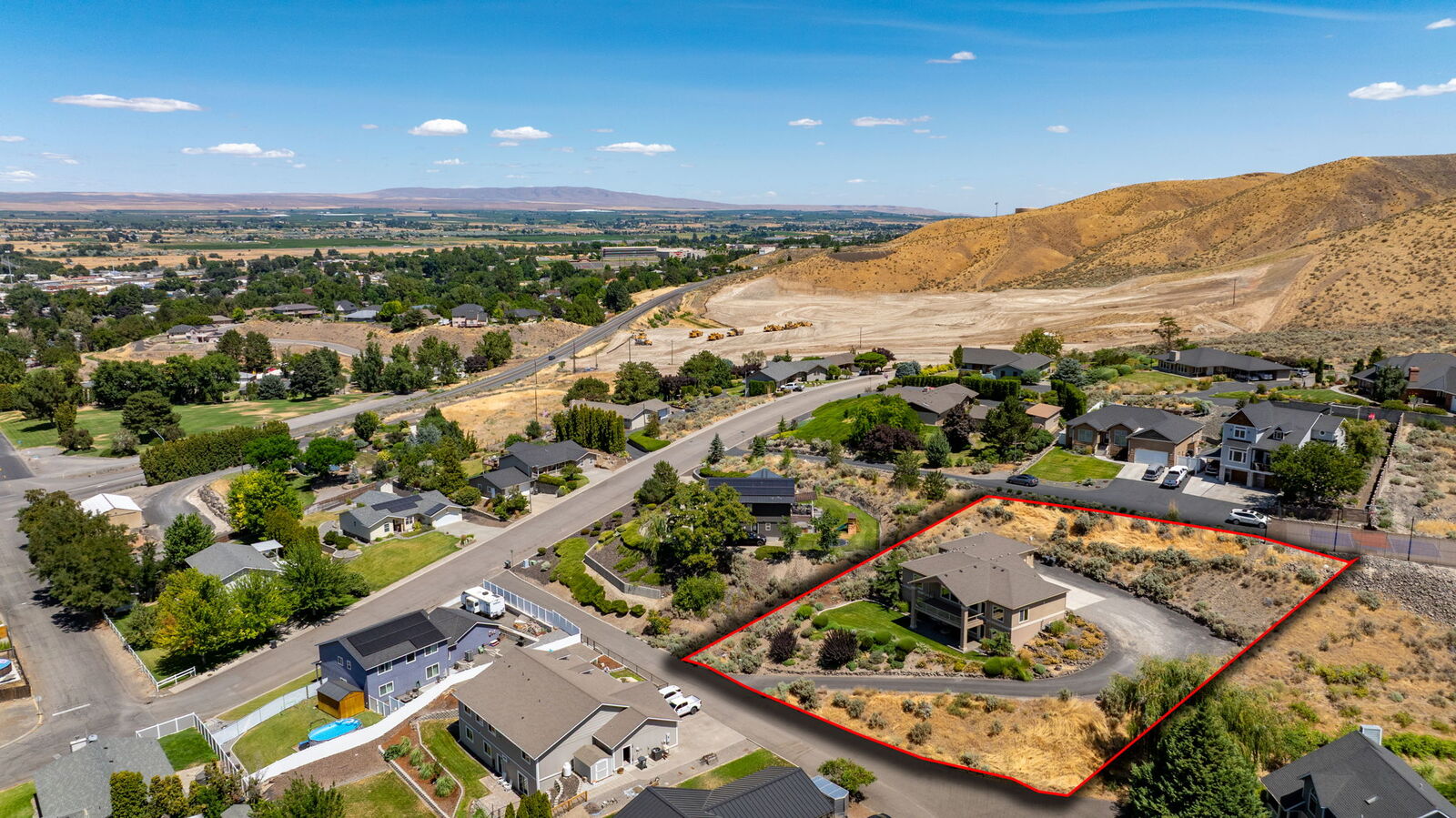 Property Photo: 1306 Desert Cove WA 99350