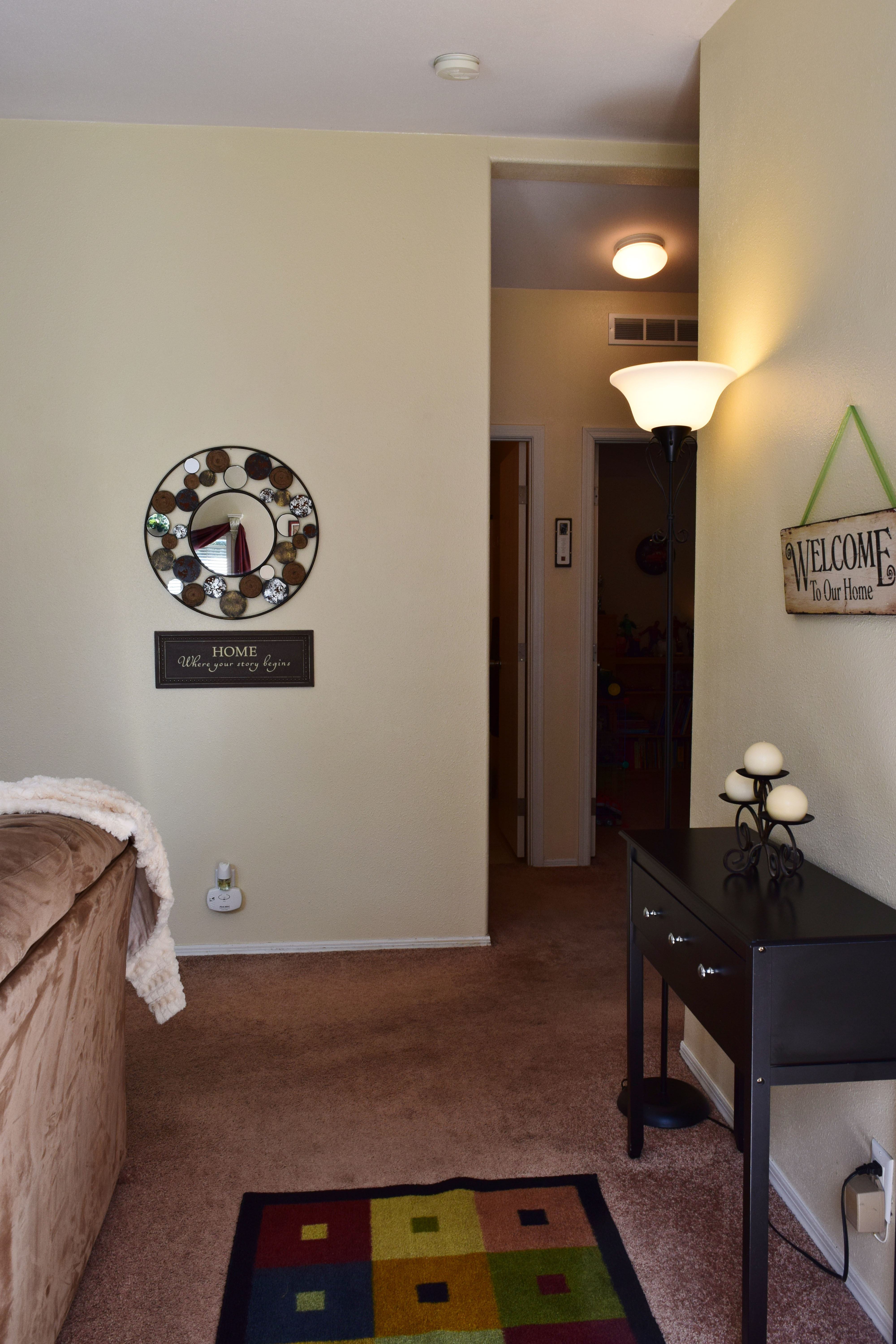 Property Photo: Foyer 7125 Valley View Rd WA 98248