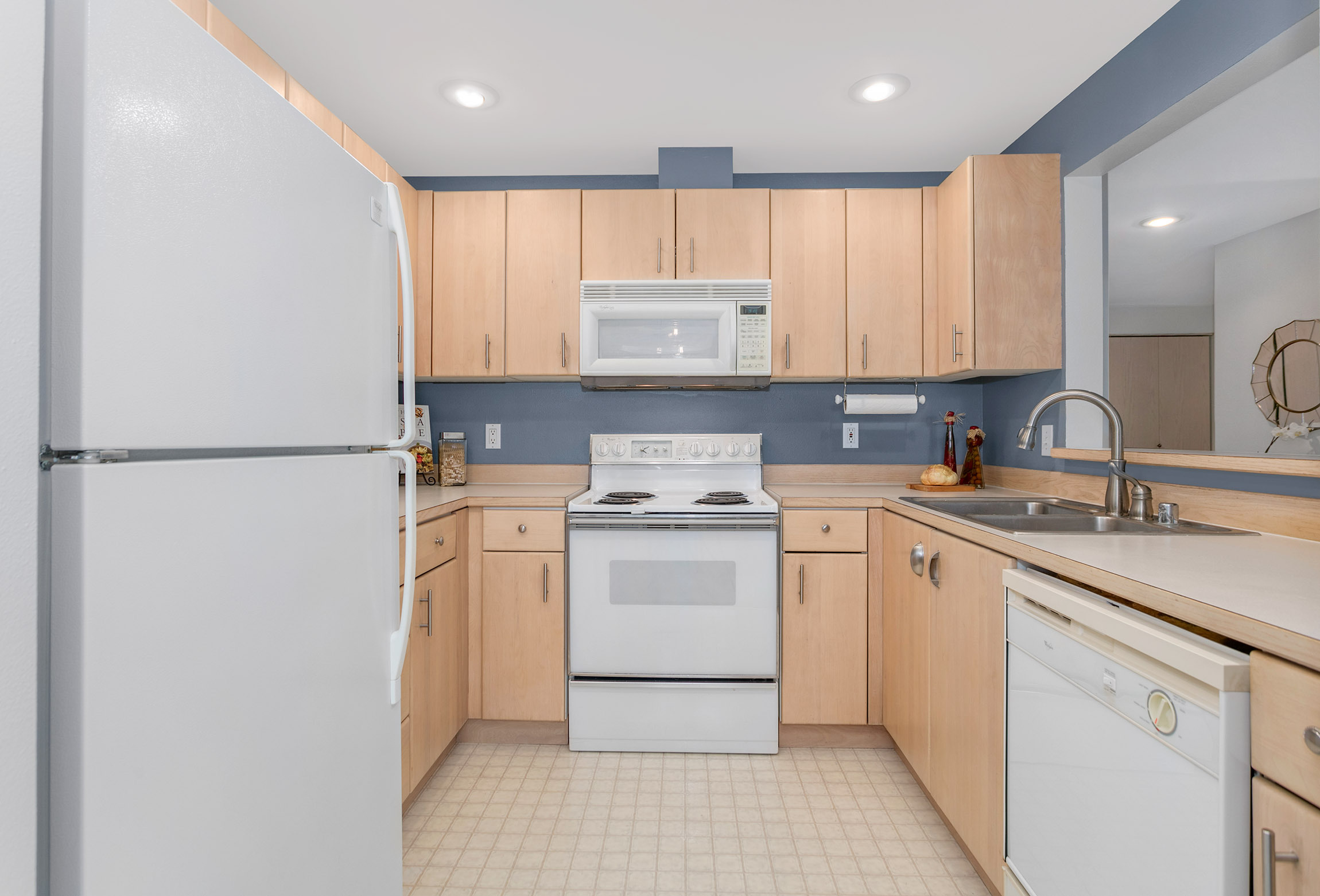 Property Photo: 14037 NE 181st St C205 WA 98072