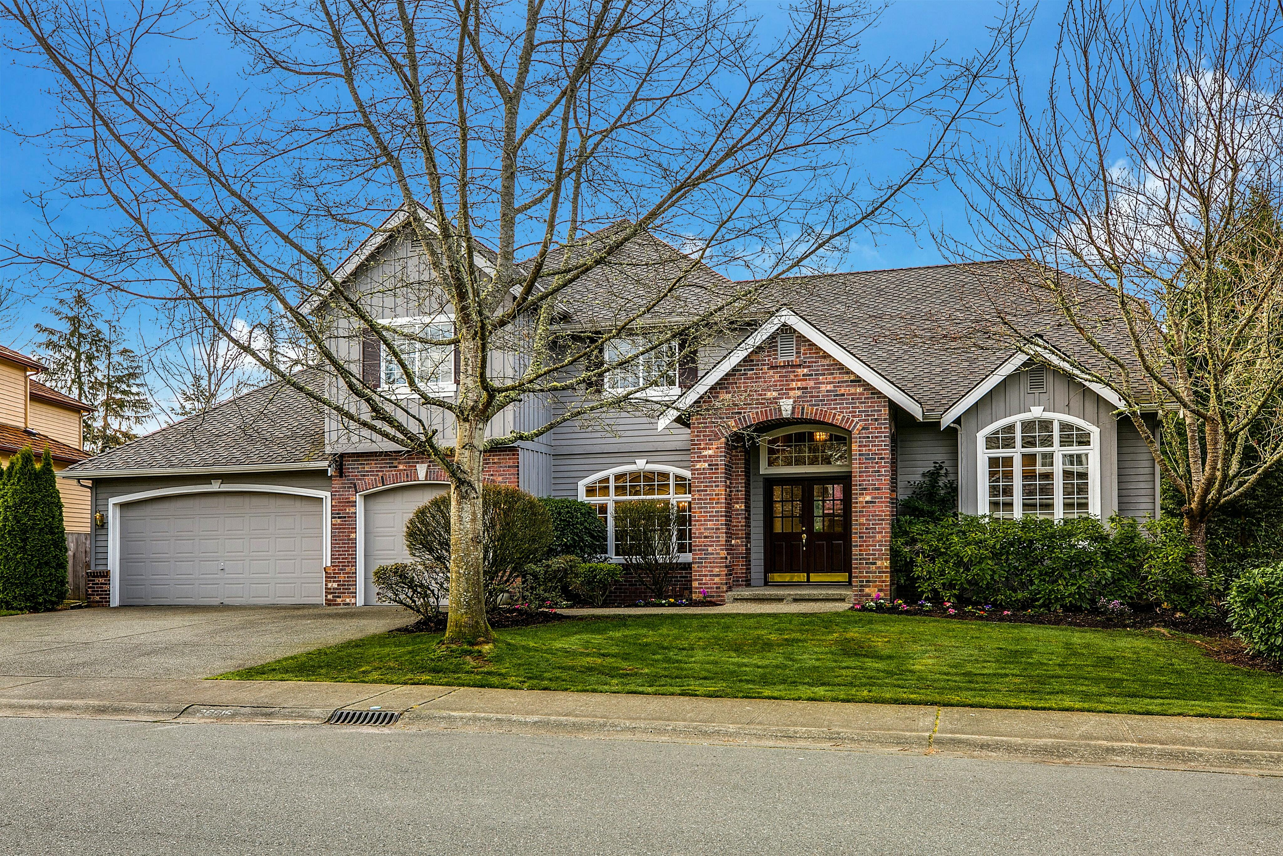 Property Photo: 26615 SE 18th St WA 98075