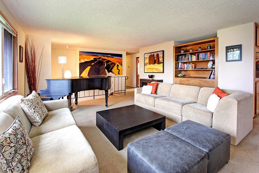 Property Photo: Living room/dining room & kitchen 14208 162nd Ave NE  WA 98072 
