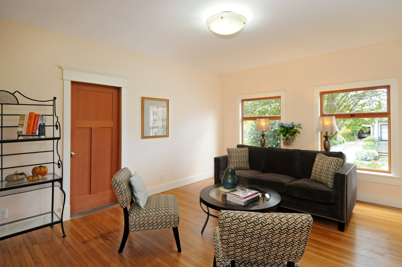 Property Photo: Living room 706 33 Ave  WA 98122 