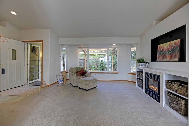 Property Photo: Interiors 324 Burke Dr WA 98282