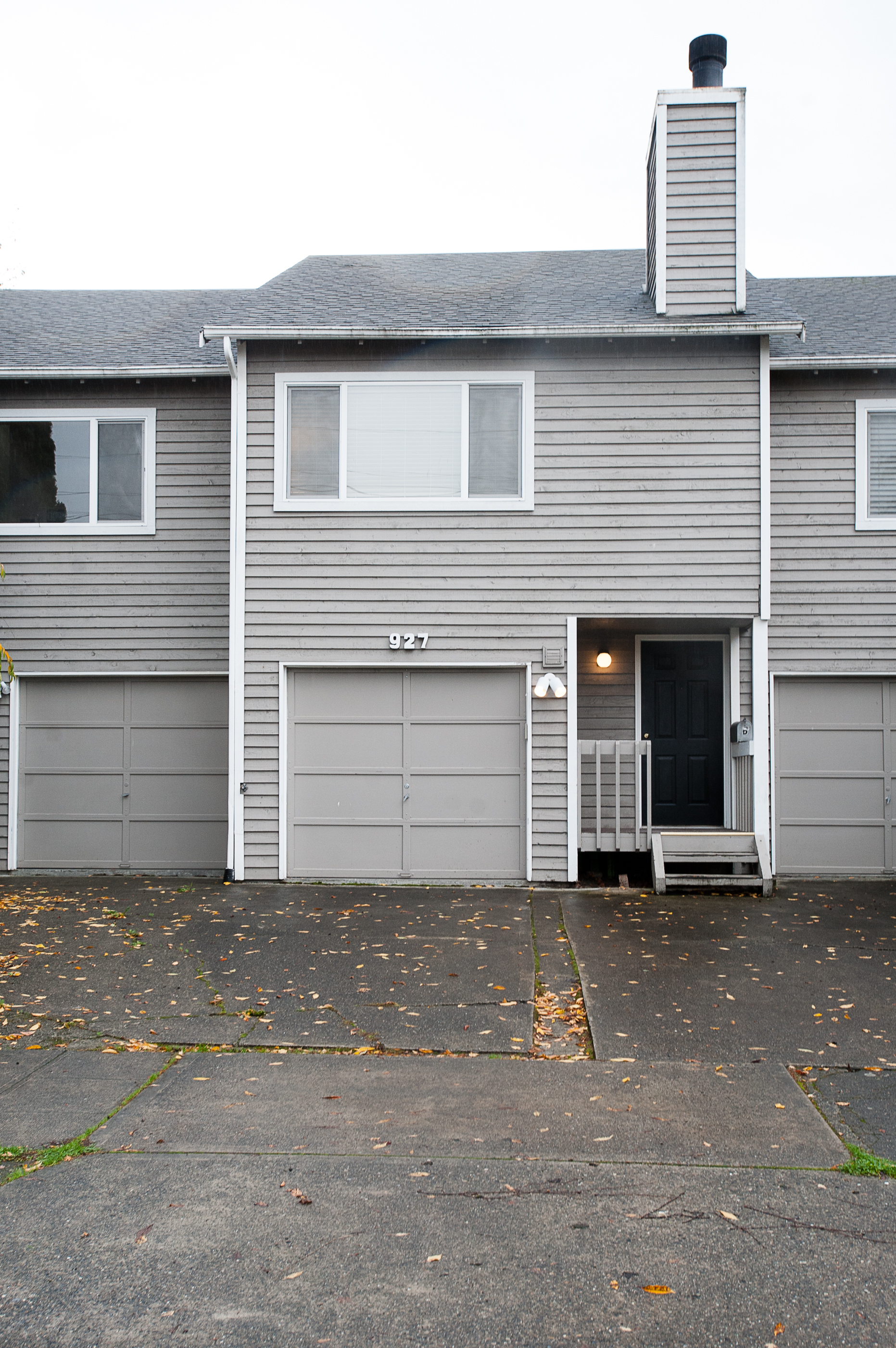 Property Photo: Exterior front 927 NW 51st St B  WA 98107 
